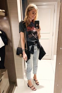 Black Jean Jacket, Effortless Outfit, Fashion Jackson, Anine Bing, Tee Outfit, Tshirt Outfits, The Closet, Chanel Black