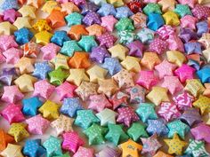 many different colored stars are scattered together