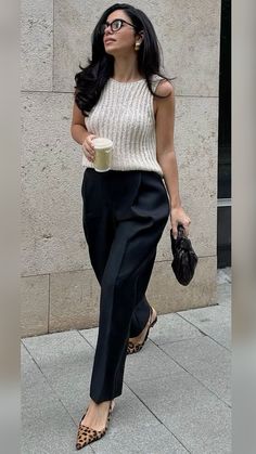 Street Style 2024 Summer Smart Casual Women, Spring Fits, Smart Casual Outfit, The Best Street Style, Street Style Summer, Best Street Style, Cool Street Fashion, Live Show, Formal Outfit