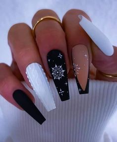 Black Christmas Nails Designs, Black And White Snowflake Nails, Black And White Winter Nails, Winter Sweater Nail Designs, Snowflake Sweater Nails, Christmas Sweater Nails Acrylic, Black Sweater Nails, Black Christmas Nails Winter