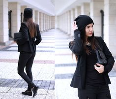 Blogger Street Style, Outfit Chic, Total Black, People Around The World, Real People, Rain Jacket, Korean Fashion