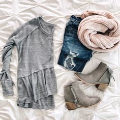 thermal peplum top and pink scarf Faith Rose, Boots Jeans, Stil Boho, Pink Scarf, Clothes And Shoes, Grey Boots, School Looks, Fall Fashion Trends, Grey Top