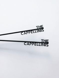 two black arrows pointing in opposite directions with the caption'the capellins '