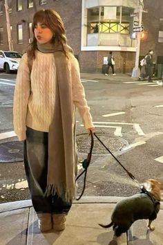 Autumn Outfits Women Aesthetic, Winter Outfits Simple Casual, Cool Fits Winter, Outfit Idea For Winter, Cozy Layered Outfits, Jorts Inspo Outfit, Cold Cute Outfits, Russian Outfit Women, Winter Outside Outfits