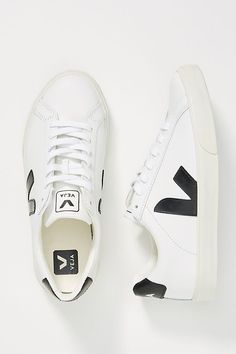 The Sneakers Meghan Wore on Her Royal Tour. Veja Esplar Leather Sneakers $128 from ANTHROPOLOGIE.COM Veja Esplar, Veja Shoes, Vacation Shoes, Style Fitness, Outfit Look, High Quality Shoes, Low Top Sneakers