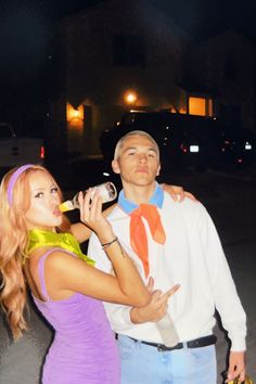 Halloween couples costume Brittany And Justin Costume, Halloween Costumes Fred And Daphne, Daphne Couples Costume, Freddy And Daphne Costume Couple, Car Couple Halloween Costumes, Dorothy And Toto Costume Couple, Best Couples Costumes 2023, Fred And Daphne Costume Halloween, Couple Halloween Costumes Blonde Guy