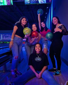 Bowling Alley Photoshoot With Friends, Bowling Fits Aesthetic, Cute Bowling Outfit