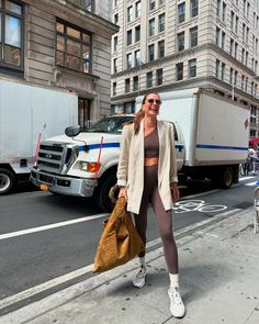 NYC Fall Outfits That Will Make Your Stand Our From A Crowd Outfits New York, Early Fall Outfits, Girls Fall Outfits, New York Fall