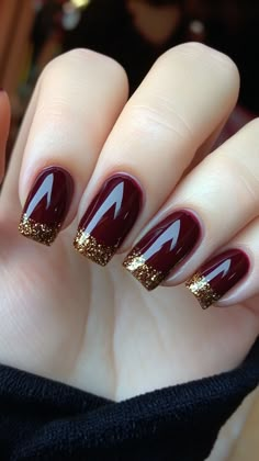 Burgundy with Gold Glitter Tips nails offer a luxurious blend of deep burgundy with sparkling gold tips, perfect for a sophisticated fall look. This design adds a touch of glamour and elegance to your autumn style. Click the pin and follow us for more fall nail inspiration! #BurgundyAndGold #FallNails #GlitterTips #AutumnStyle #NailInspiration Burgundy Nails With Gold Tips, Fall Ideas Nails, Burgundy And Gold Nails Short, Burgundy Gold Nail Designs, Red Gold Nail Art, Burgundy Nails With Gold Glitter, Burgundy And Gold Nail Designs, Burgundy Winter Nails, Red Nails With Gold Glitter