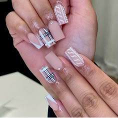 Short Plaid Nails, Christmas Nail Designs Short Square, Short Acrylic Nails Inspiration, Plaid French Tip Nails, Short Sweater Nails, Winter Plaid Nails, Short Nail Designs Christmas, Plaid Nails Christmas, Short Nail Designs Winter