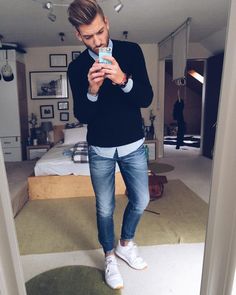 Christmas Outfit Casual, White Jeans Men, Casual Outfit Ideas, Mens Winter Fashion, Sneakers Men Fashion, Mens Fashion Summer