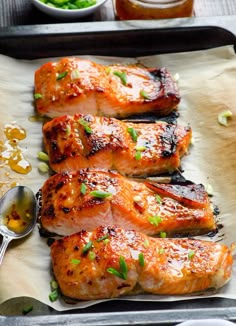 Clean Eating Baked Thai Salmon Recipe -- 3 ingredient and 15 minute out of this world healthy dinner. Thai Salmon, Clean Eating Baking, Být Fit, Kyle Lowry, Delicious Clean Eating, Free Weight, Salmon Recipe, Eating Clean, Idee Pasto Sano