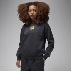 Looking for a little extra warmth? This pullover hoodie is smooth on the outside and brushed soft on the inside to give you all the cozy feels with a roomy, relaxed fit. Womens Athletic Outfits, Oversize Pullover, Jumpman Logo, Jordans Women, Red Style, Oversized Pullover, Women Lifestyle, Athletic Apparel, Athletic Outfits