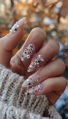 Nails With Crystals Rhinestones, Burlesque Nails, Nail Rhinestone Design Ideas, Rhinestone Accent Nail, Short Nails With Rhinestones, Rhinestone Nails Designs, 21st Birthday Nails, Rhinestones Nails, Classy Nail Art Ideas