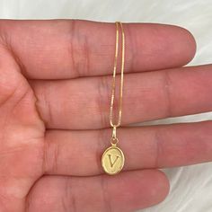 This product is avalilable to pick up in our Doral store.Features:Karat: 18K Gold.Color: Yellow Gold.Weight: 0,55gr "Price is only for pendant, chain is not included." V Necklace Letter, Letter V Necklace, V Pendant, V Necklace, Gold Girl, Gold Rope Chains, Gold Letter, Aesthetic Jewelry, Letter V