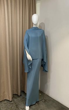 Silk Loose Dress, Baju Kurung Simple Modern, Malay Bridesmaid Dresses, Raya Outfit Ideas, Baju Raya Ideas Modern, Baju Raya Ideas, Kurung Kaftan, Kaftan Dress Modern, Baju Kurung Moden Style