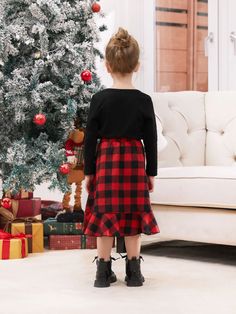 Red And Black Outfits, Mid Calf Skirt, 70 Dress, Matching Family Outfits, Family Outfits, Co Ord, Black Outfit, Matching Outfits, Red Plaid