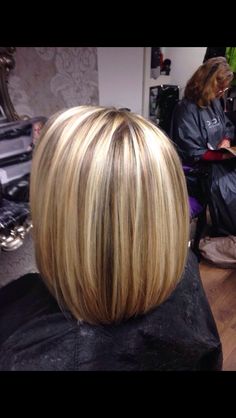 Black Hair Blonde Tips, Ashy Hair, Honey Blonde Hair Color, Grey Blonde Hair, Hair Highlights And Lowlights, Blonde Tips, Stylish Short Hair, Layered Haircuts For Medium Hair, Chin Length Hair