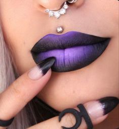 Witch Lips Halloween Makeup, Purple Halloween Makeup Ideas, Purple Witch Makeup Halloween, Black Lipstick Makeup, Halloween Lips, Ombre Lipstick, Witch Makeup, Yennefer Of Vengerberg, Purple Lips