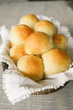 Potato Rolls Potato Rolls Recipe, Sour Cream Banana Bread, Potato Rolls, Potato Skin, Potato Roll, Holiday Dinners, Bread Appetizers, Just Eat It, Recipe Roundup