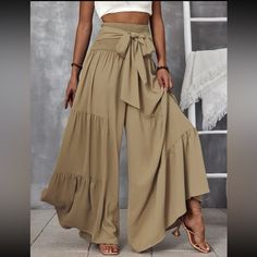 Business Casual Minimalist, Preppy Prom, Wide Leg Lounge Pants, Trendy Business Casual, Business Formal Dress, Wide Leg Palazzo Pants, Boho Bridesmaid, Formal Dresses Gowns, Boho Pants