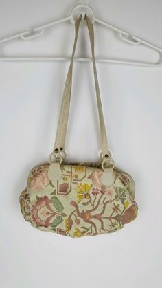 Frame Tapestry, Tan Handbags, Vintage Handbag, Vintage Handbags, Bucket Bag, Fashion Inspo, Tapestry, Carpet, Purse