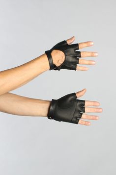 Steam Trunk Vox Gloves Black - Gloves -  - FIVE AND DIAMOND Steam Trunk, Leather Fingerless Gloves, Leather Driving Gloves, Gloves Design, Hand Gloves, Black Leather Gloves, Gloves Black, Driving Gloves, Black Knees