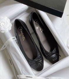 Sleek Back Hair, Shoe Wishlist, Classy Shoes, Black Ballet Flats, Virtual Closet, Chanel Shoes