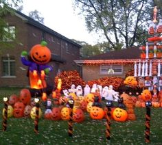 halloween decorations are displayed in front of a house