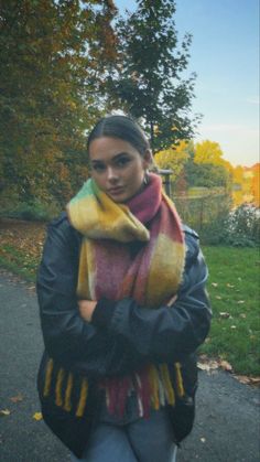 Walk Outfit Winter, Seattle Outfits, German Style, Mode Zara, Winter Inspo, Scarf Outfit, Fall Fits