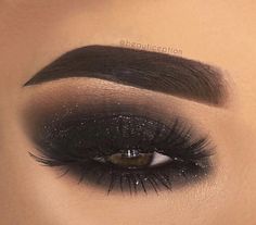 Sweet 16 Makeup Black, Good Morning Makeup, Maquillaje Smokey Eyes, Black And Silver Eye Makeup, Black Makeup Looks, Dark Smokey Eye Makeup, Black Smokey Eye Makeup, Eye Ideas, Dark Smokey Eye