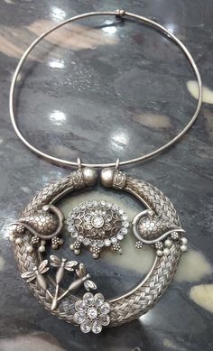 Antique Jewelry Indian, Jewellery Inspiration, Jewelry Indian, Silver Lining, Antique Design, Jewelry Designer, Jewellery Designs, Handmade Jewellery, Silver Jewellery