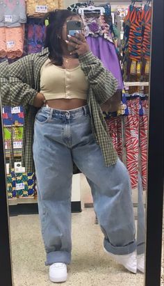 Mid Size Bodies Reference, Streetwear Outfit Plus Size Women, Cute Female Outfits Aesthetic, Feminine Plus Size Fashion, 90s Outfit Ideas Plus Size, Mid Size Casual Outfit Summer, Outfit Ideas For Size 12 Women, Outfit Inspo Thick, Outfit Inspo For School Plus Size