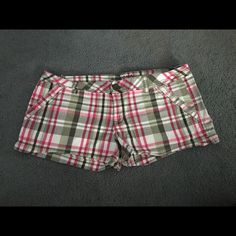 Plaid Shorts Low Rise Never Worn Perfect Condition Don’t Be Afraid Too Send An Offer Discount On A Bundle Of Three Or More Things Casual Plaid Bottoms With Built-in Shorts, Trendy Plaid Short Bottoms, Trendy Short Plaid Bottoms, Plaid Shorts Outfit, Thrift Board, Checkered Shorts, Shorts Low Rise, Older Sibling, Young Sheldon