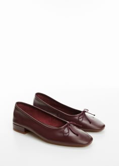 Leather ballet flats with bow - Woman | MANGO USA Hoka Running, Korea Południowa, True Autumn, Kitten Heel Shoes, Mango Outlet, Color Season, Leather Moccasins, Warm Spring, High Leg Boots