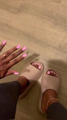 Nails And Shoes Aesthetic, Cute Mani And Pedi Ideas, Pink Toes And Nails Matching, Short Nails And Toes Set, Pink Mani Pedi Ideas, Fresh Set Nails Aesthetic, Matching Mani Pedi Sets, Gel Polish Real Nails, New Set Nails