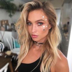 Coachella Make-up, Festival Hairstyles, Festival Makeup Glitter, Smoky Eyeshadow, Classic Haircut, Halloween Beauty, Smokey Eyeshadow