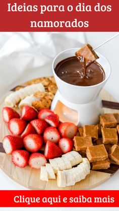 a plate with strawberries, crackers and chocolate on it that says fiestas para o dia dos namorodos