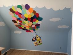 Babyzimmer Up House Drawing, Disney Window Decoration, Disney Baby Rooms, Up Pixar, Wall Drawings