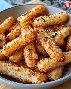 Crispy Golden Parmesan Potato Fries Homemade Pizza Recipe Easy, Parmesan Potato, Parmesan Potatoes, Pizza Recipes Easy, Cubed Potatoes, Potato Starch, Pizza Recipes Homemade, Potato Fries, Peeling Potatoes