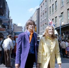 Psychedelic sixties London 80s, Groovy Glam, Early 60s Fashion, Swinging 60s, Walking Down The Street, 60s 70s Fashion, Mod Girl