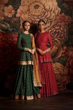 Sabyasachi Sharara, Traditional Indian Clothing, Sabyasachi Lehenga, Salwar Kamiz, Red Lehenga, Patiala Salwar, Ghagra Choli, Designer Party Wear Dresses, Party Wear Indian Dresses