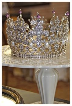 little-petunia-in-an-onion-patch:    (via TumbleOn)            (via TumbleOn) Poltimore Tiara, Kristina Webb, Ancient Jewels, Pageant Crowns, Pretty Princess, Princess Margaret