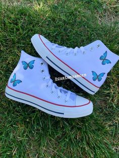 🦋 custom designed butterfly white high top converse 🦋✨ Purple Converse Aesthetic, Cool Converse High Tops, Butterfly Converse, White Converse High Tops, Diy Converse, Cool Converse, Cute Converse Shoes, Converse Design, Painted Converse