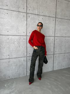 Women's jeans LEO Denim And Leopard Outfit, Leopard Print Jeans Outfit Street Style, Red And Leopard Outfit, Leo Outfits Aesthetic, Leopard Print Jeans Outfit, Cream Outfits For Women, Print Jeans Outfit, Leopard Jeans Outfit, Leopard Top Outfit