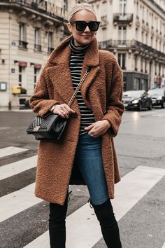 Teddy Bear Coat Outfit, Winter Coat Trends, Pijamas Women, Fall Fashion Coats, Teddy Bear Coat, Womens Faux Fur Coat, Mode Tips, Look Adidas, Bear Coat