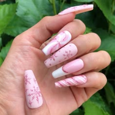 Xmas Coffin Acrylic Nails, Pink Snow Flakes Nails, Girly Holiday Nails, Peppermint Nails Candy Canes, Pink Cristhmas Nails, Pink And White Candy Cane Nails, Snow Flakes Nail Design, Pink Christmas Nails 2022