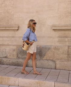 Summer Fashion Australia, Rhodes Outfits, Summer Vibes Outfits, Stripe Shirt Outfit, Outfit Ete, Shirt Summer Outfit, Summer Outfits Beach, Style Inspo Summer, French Outfits