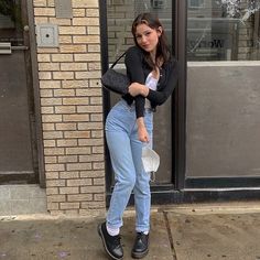 Mary Janes Outfit Casual, Chill Loafer Outfit, Jeans And Loafers Outfit Summer, Outfit Inspo With Mary Janes, Mary Janes Platform With Jeans, Doc Marten Platform Loafers Outfit, Platform Loafers Outfit Summer, Summer Outfits With Mary Janes