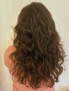 2b Hair Layers, 2b Layered Haircut, Long Layers Wavy Hair, Wavy Hair Naturally, Naturally Wavy Hair Cuts, Wavy Mid Length Hair, Long Layered Curly Hair, Wavy Haircut, Long Hair Perm